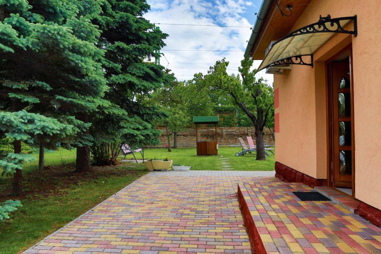 Balaton Apartman Balatonmariafurdo Bagian luar foto