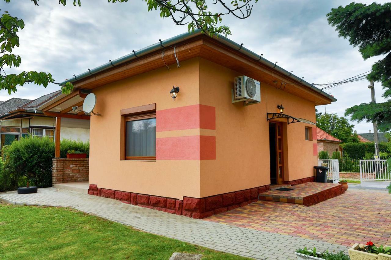Balaton Apartman Balatonmariafurdo Bagian luar foto
