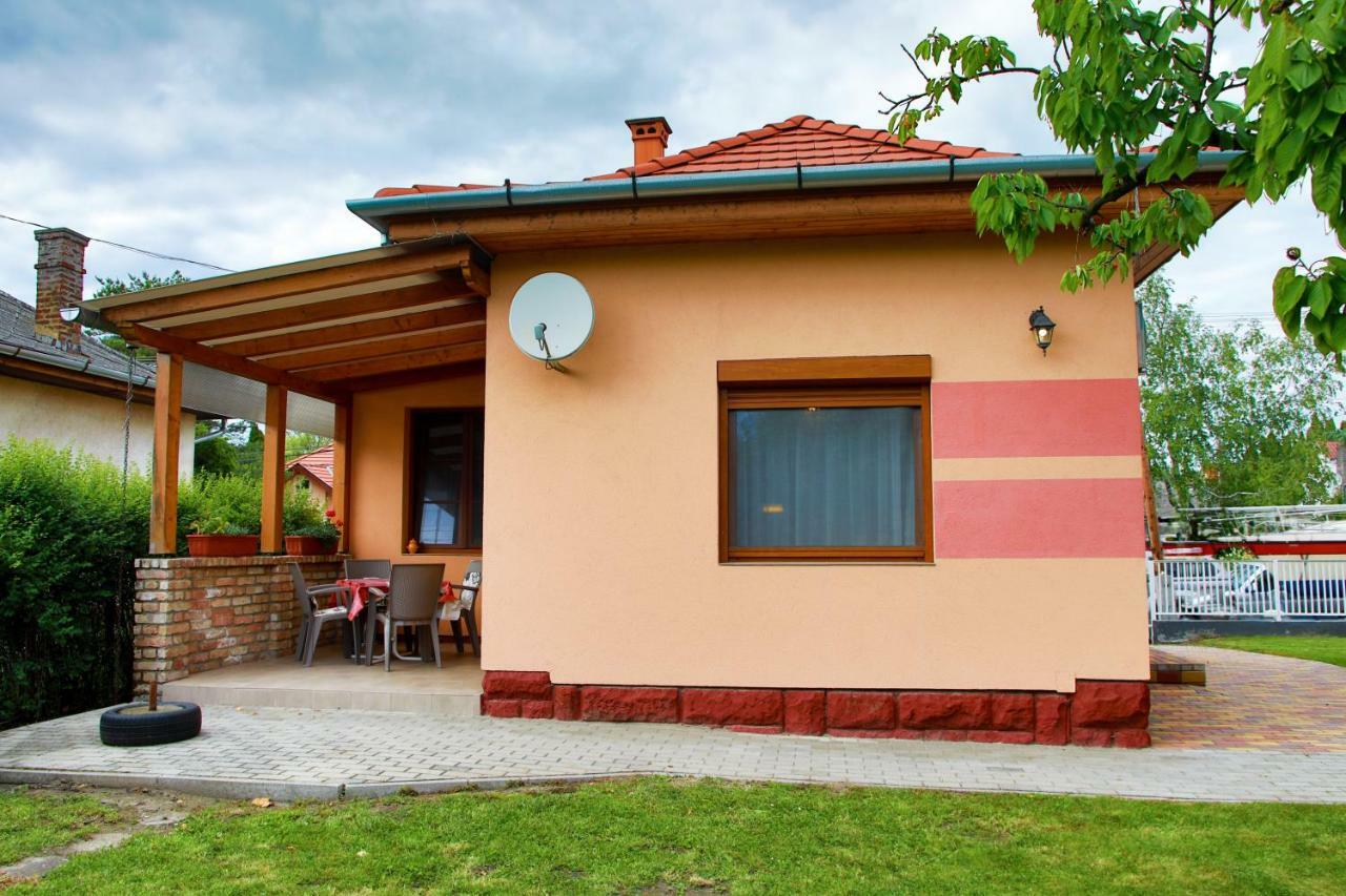 Balaton Apartman Balatonmariafurdo Bagian luar foto
