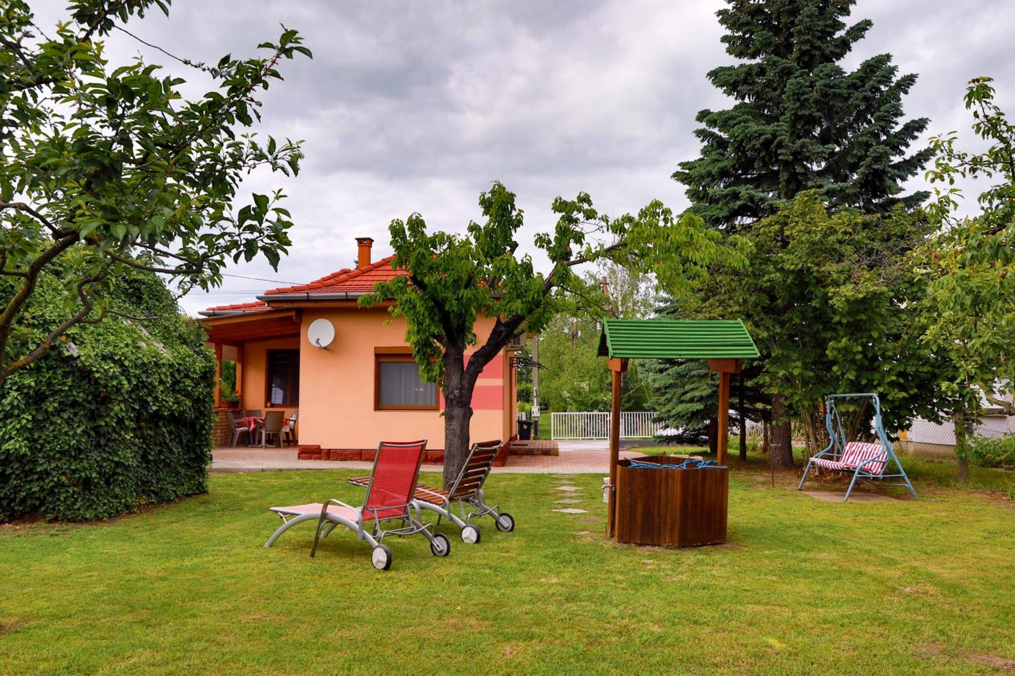 Balaton Apartman Balatonmariafurdo Bagian luar foto