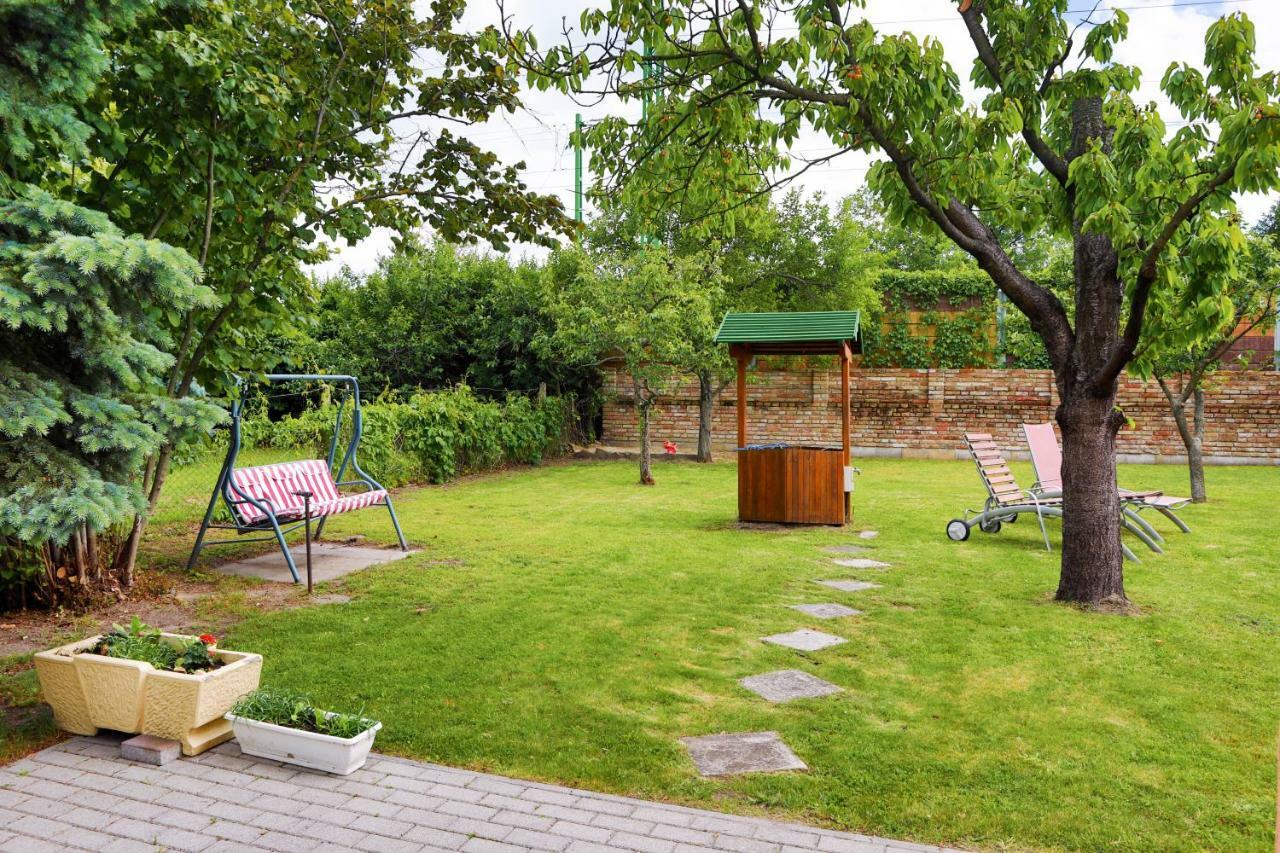 Balaton Apartman Balatonmariafurdo Bagian luar foto