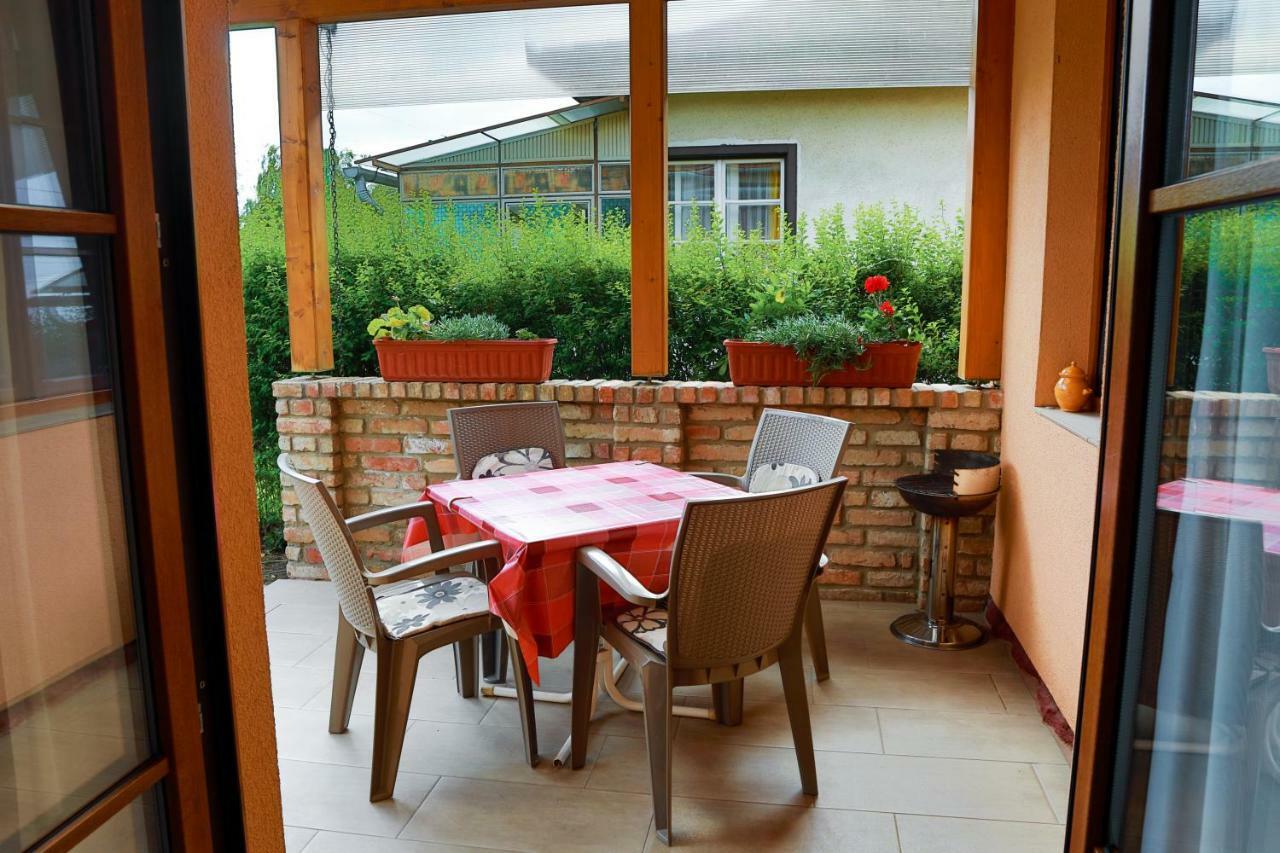 Balaton Apartman Balatonmariafurdo Bagian luar foto